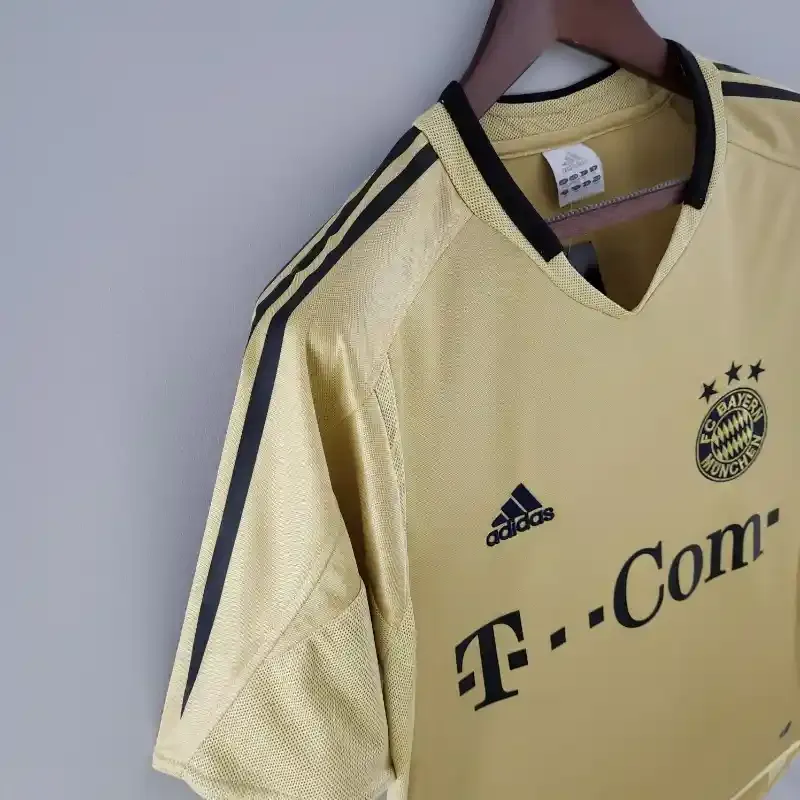 2004-2005 Bayern Munich Jersey retro kit