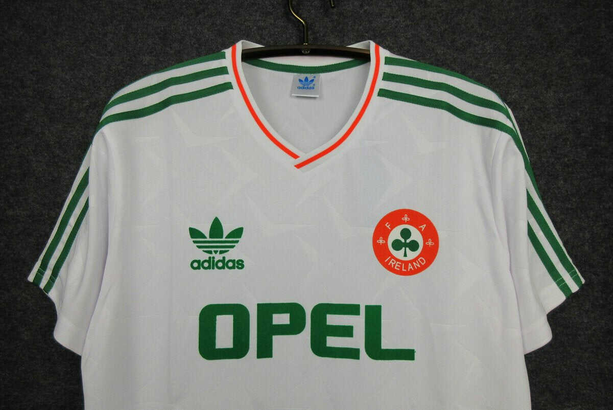 1990 Ireland away kit
