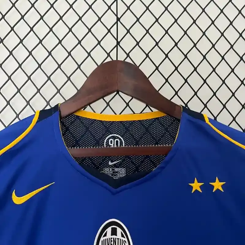 2004-2005 Juventus Jersey retro kit
