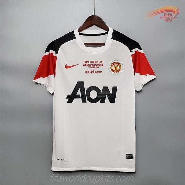 10 to 11 Manchester United Visiting Soccer Kit