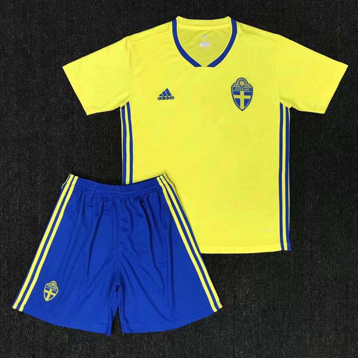 Kids Sweden Home 2018 World Cup Soccer KitShirtShorts - World Cup