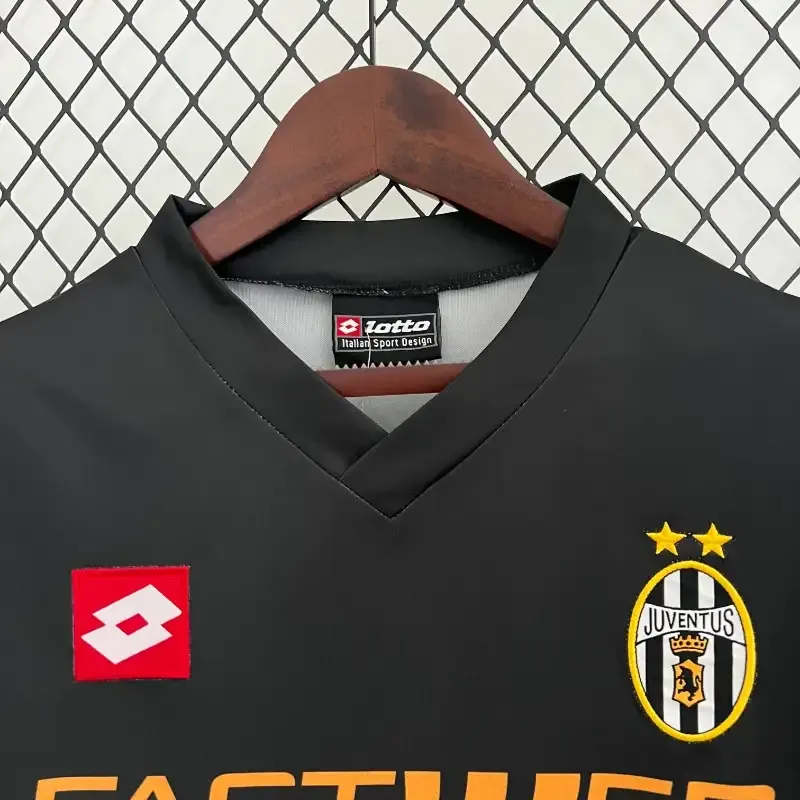 2001-2002 Juventus Jersey retro kit