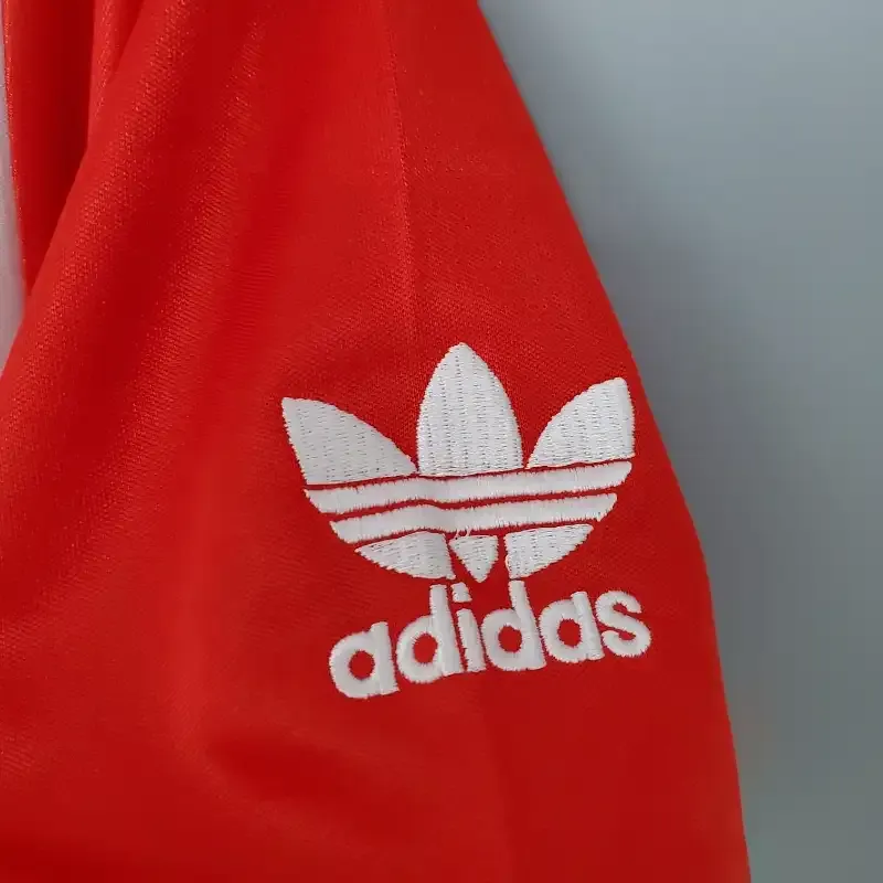 1985-1986 Manchester United Jersey retro kit