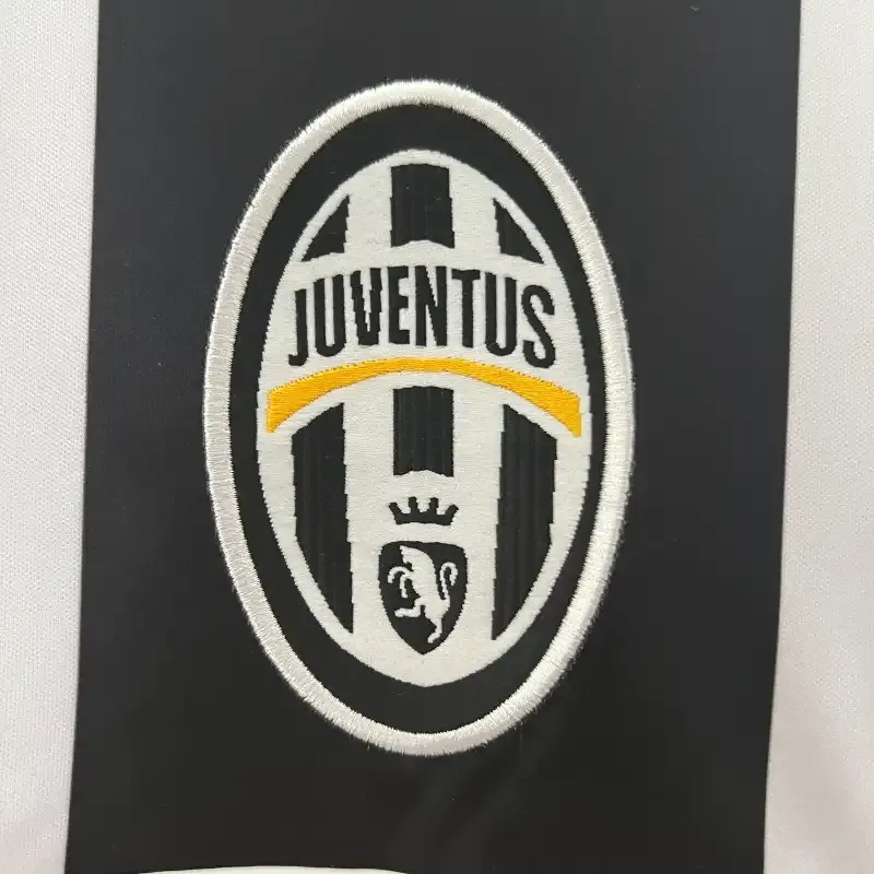 2004-2005 Juventus Jersey retro kit