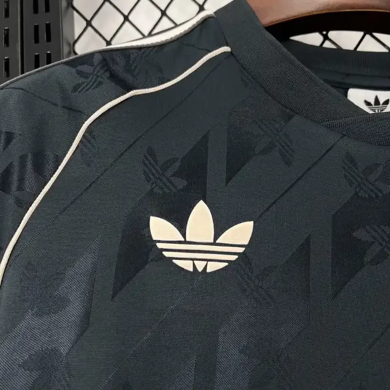 Real Madrid Black Retro Model Soccer retro kit