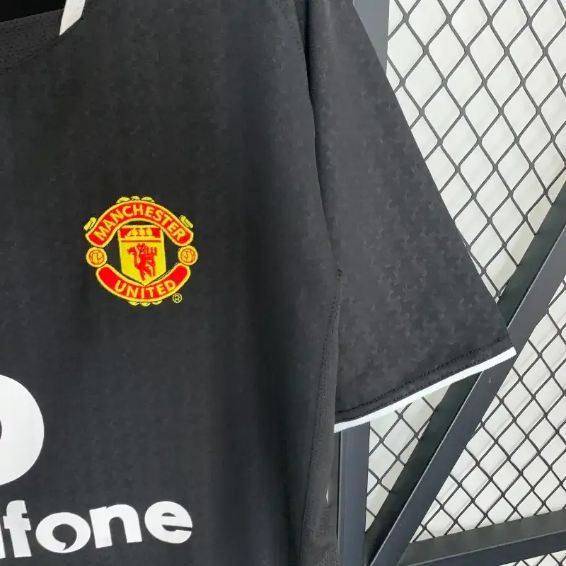 2003-2004 Manchester United Jersey retro kit