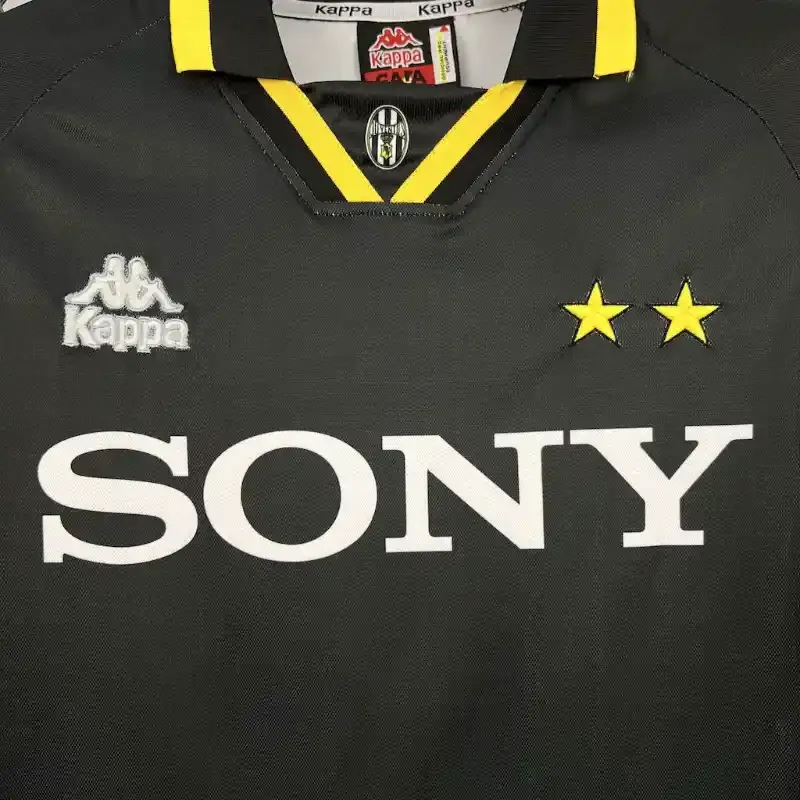 1996-1997 Juventus Second retro kit