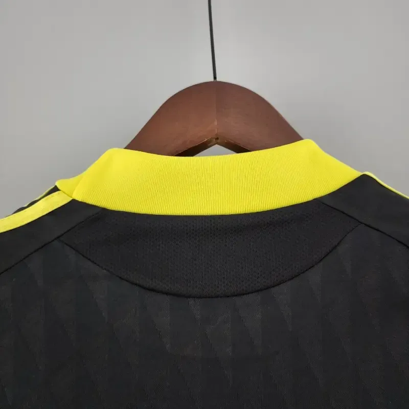 2010-2011 Liverpool Third retro kit