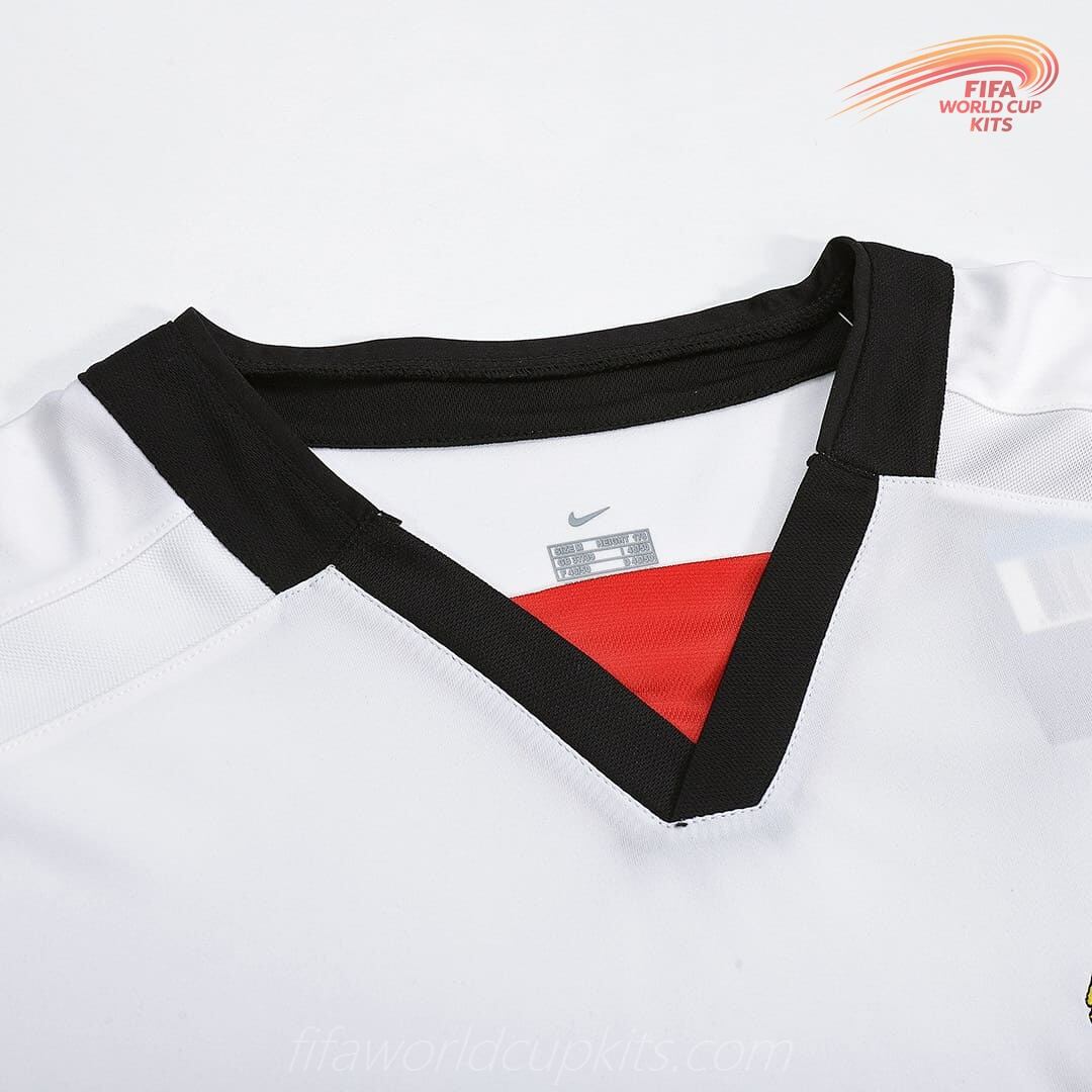 Manchester United Travel Football Shirt 02-03