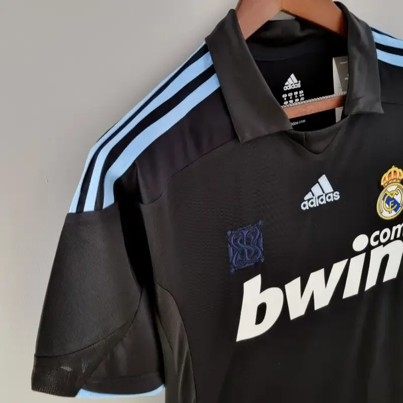 2009-2010 Real Madrid Jersey retro kit