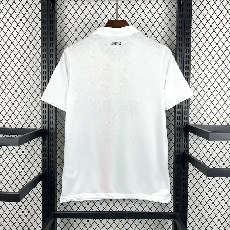 2010-2011 Juventus Jersey retro kit