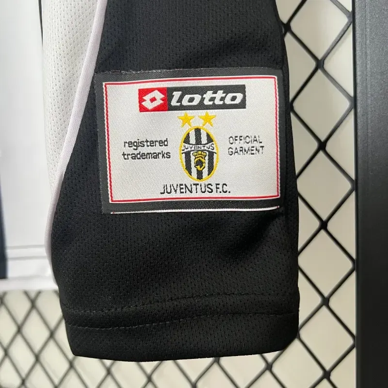 2002-2003 Juventus Jersey retro kit