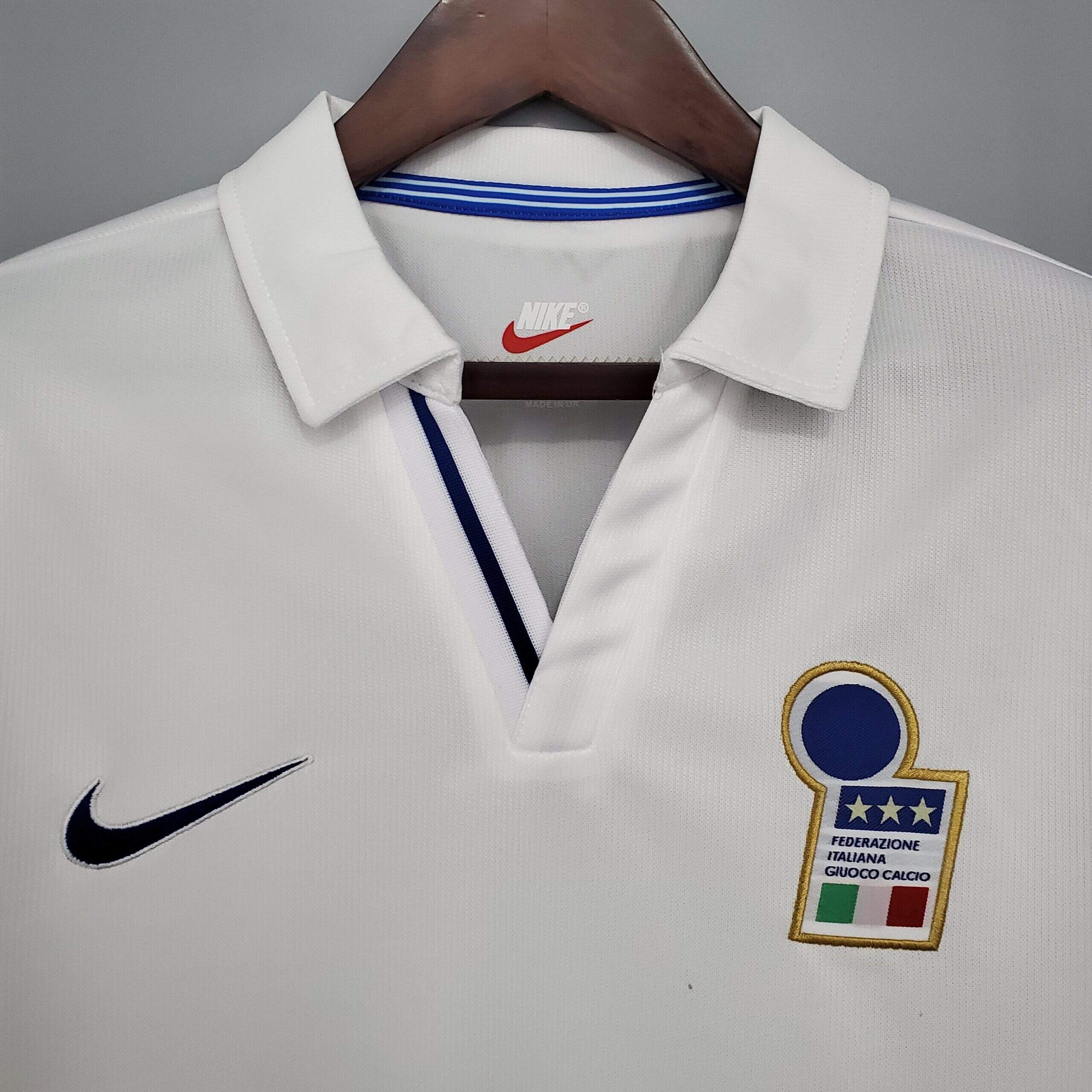 1998 Italy away kit