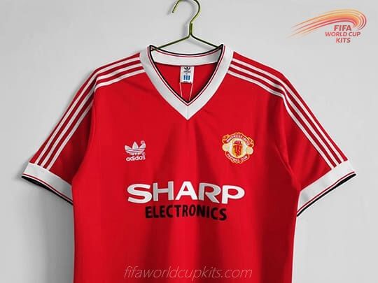 Manchester United 82 to 83 First Choice Soccer Jersey
