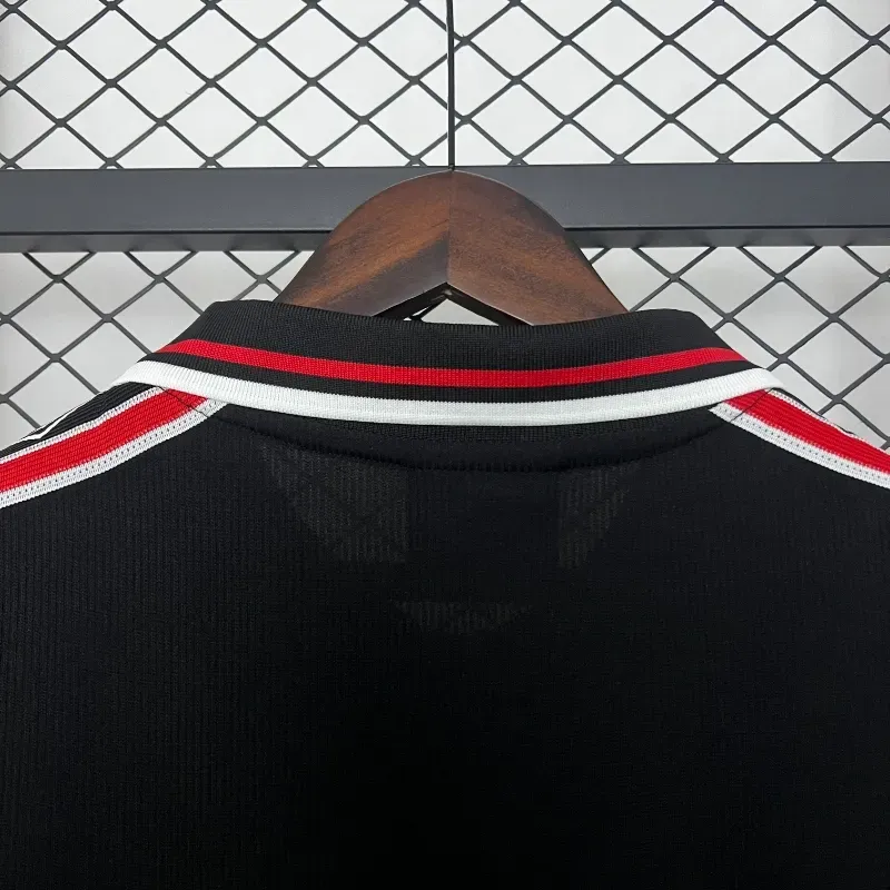 1998-1999 Manchester United Black Soccer retro kit