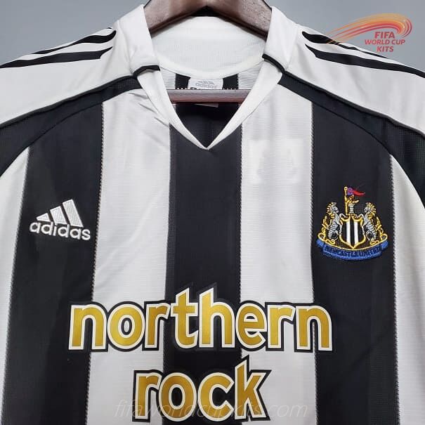 Home Game Soccer Uniform of Newcastle season 05-06
