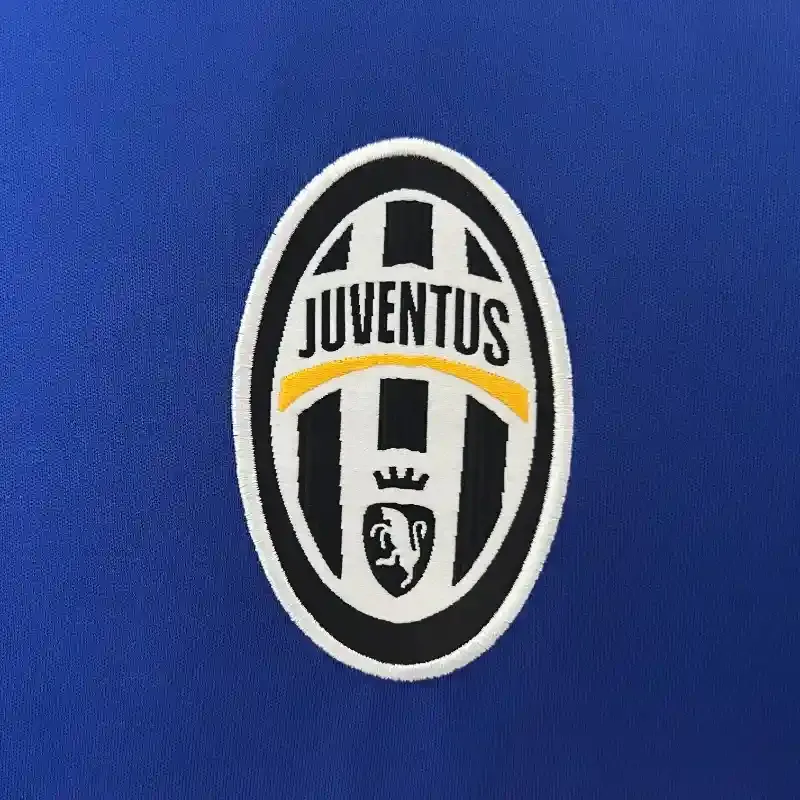 2004-2005 Juventus Jersey retro kit