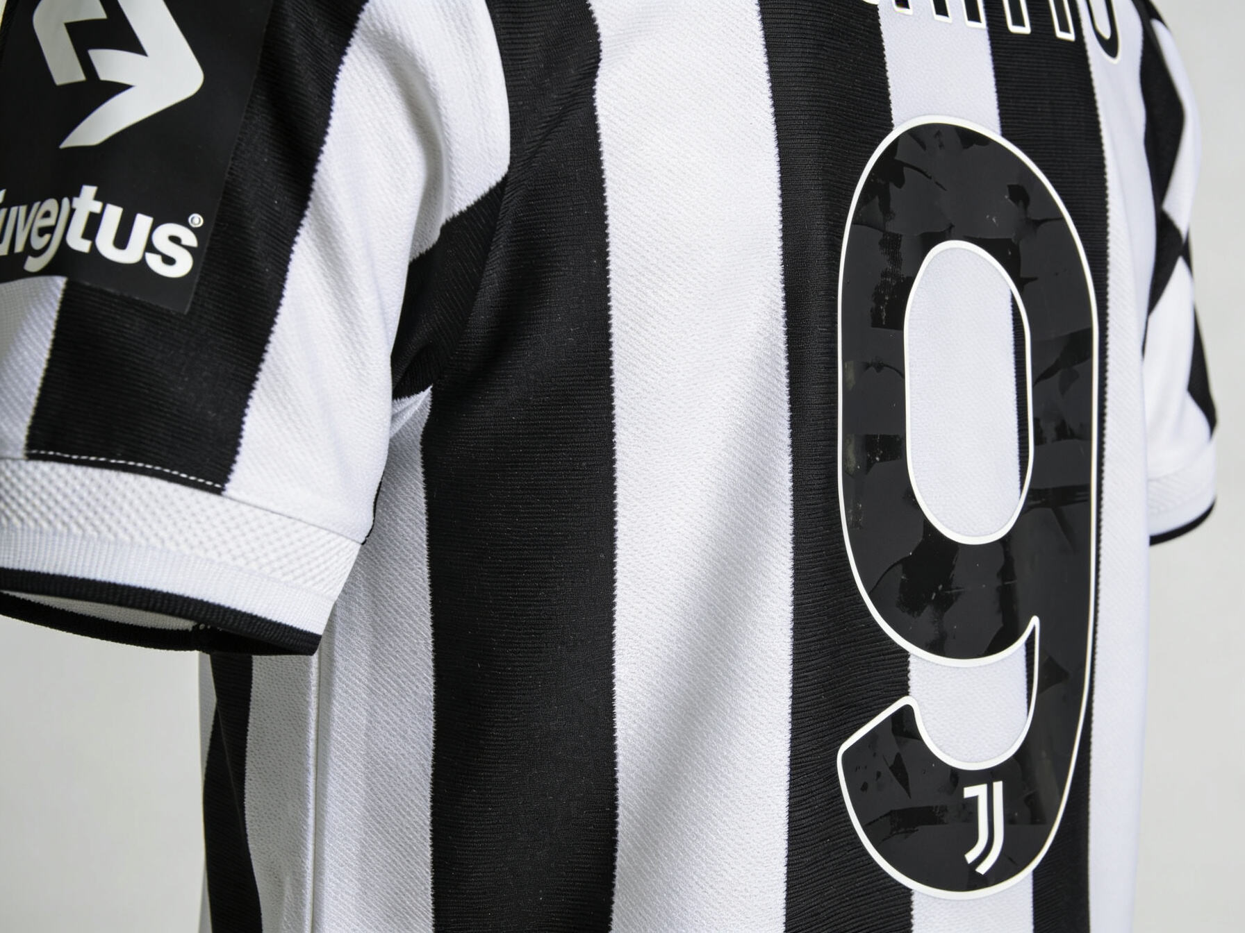 Juventus number 9 shirt，Dusan Vlahovic striker jersey