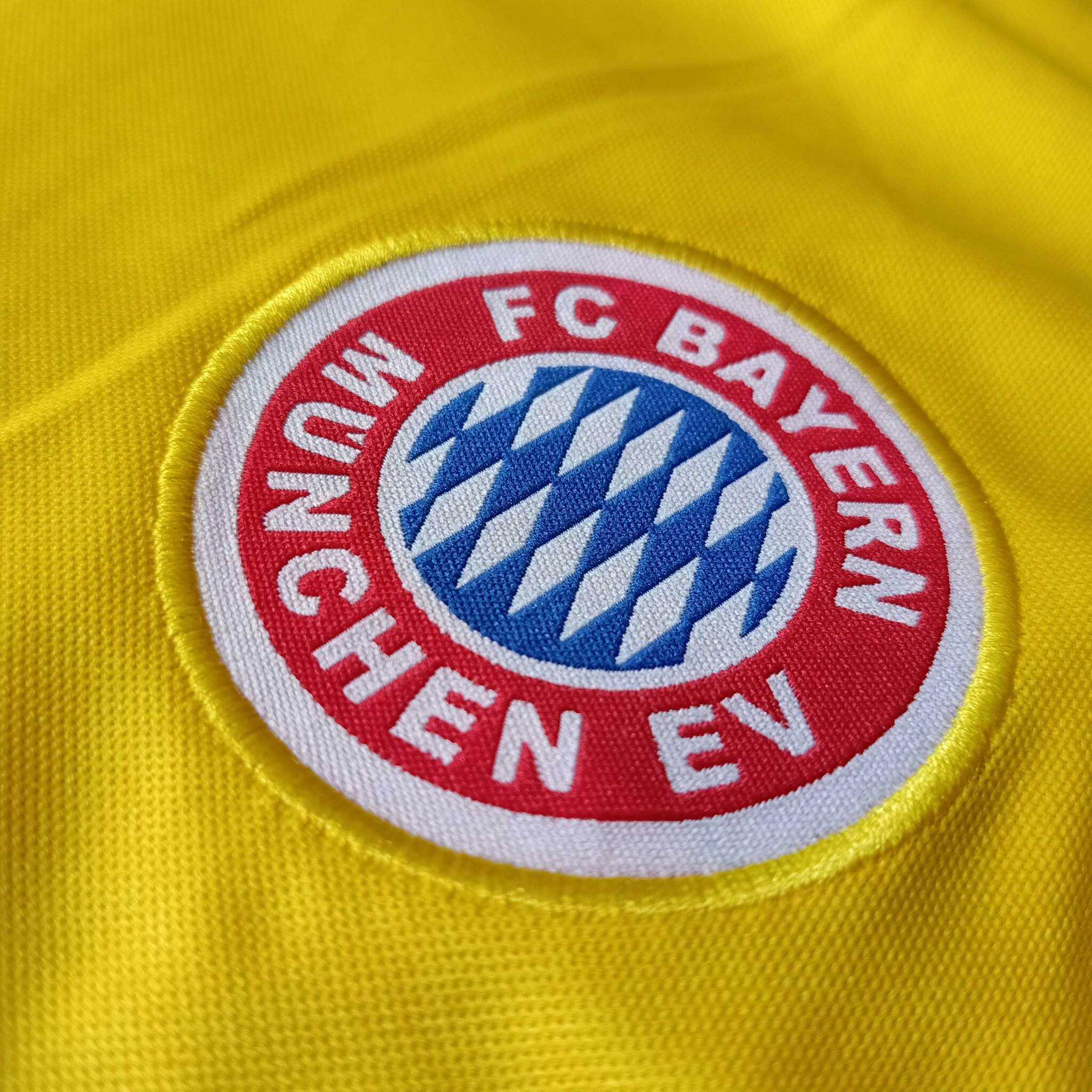 1993-1995 Bayern Munich away Kit