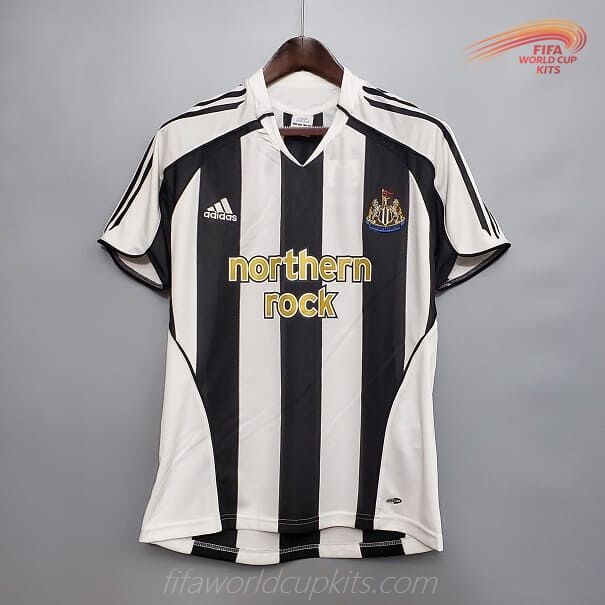 Home Game Soccer Uniform of Newcastle season 05-06