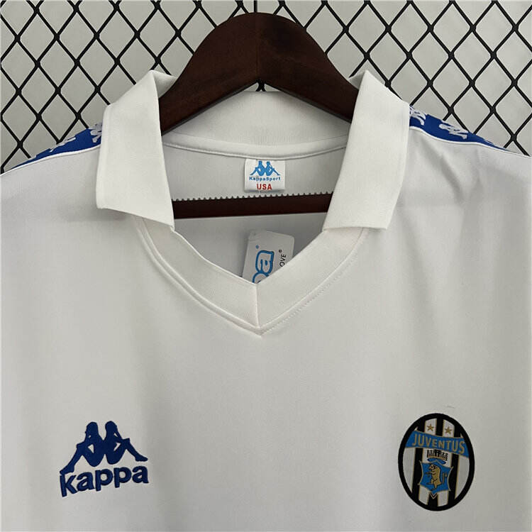 9092 Juventus Retro Soccer Football Shirt - Official Replica 8576
