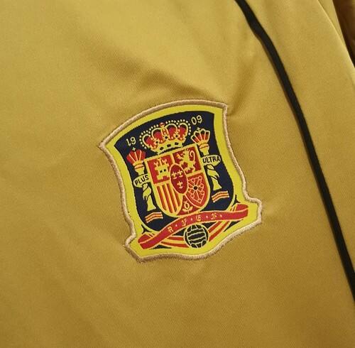 Modern 2008 Spain Top Grade Camiseta Yellow - World Cup Winners 2010