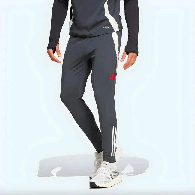 Authentic 2024-2025 Man Utd English Training Strip