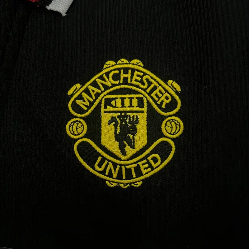 1998-1999 Manchester United Black Soccer retro kit