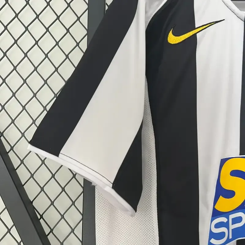 2004-2005 Juventus Jersey retro kit